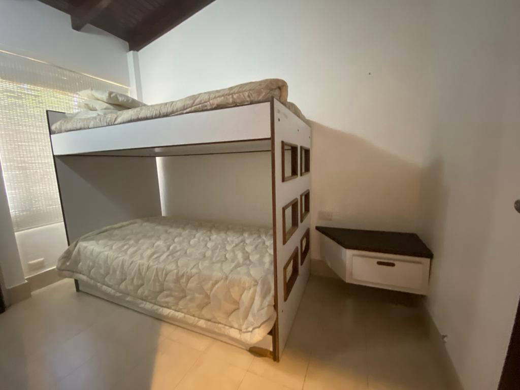 Будинок, 1076 м², 180 000$ — FAKTOR